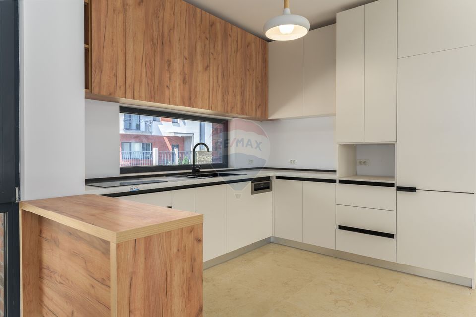 Vânzare Vilă cu 5 camere, curte si parcare de vânzare in TUNARI