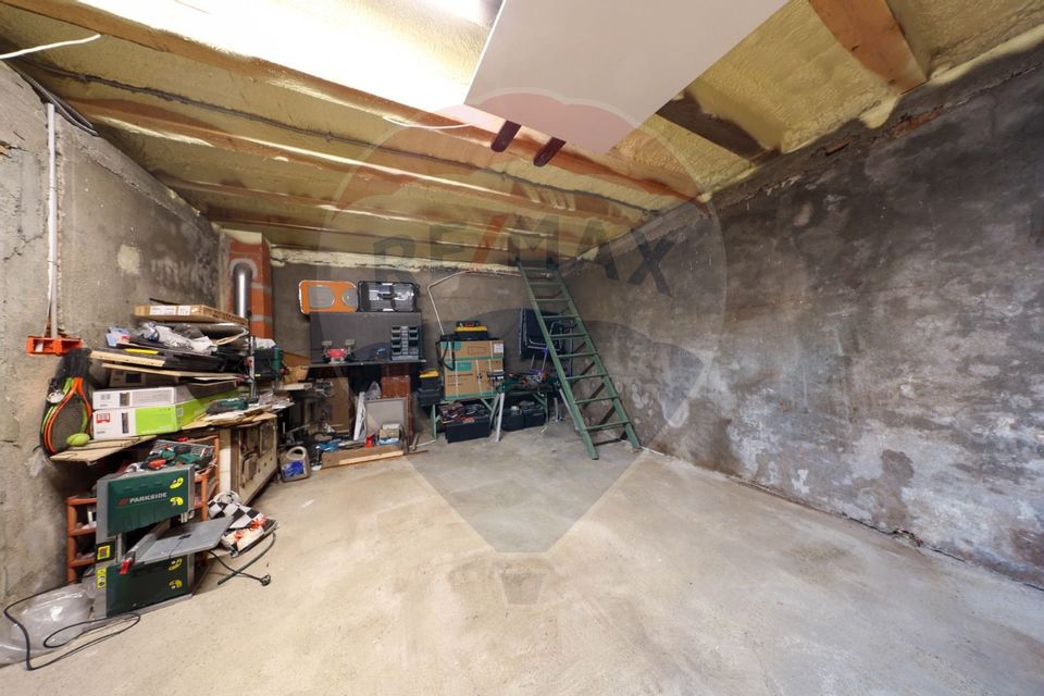 2 case cu curte proprie - locație centrala