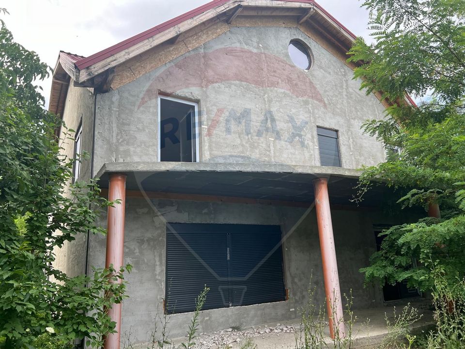 4 room House / Villa for sale