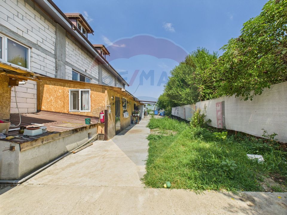 Hala, teren 5000 mp si casa in Potlogi- 38 km pana in Bucuresti