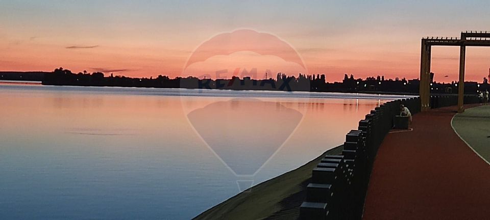 Apartament cu vedere spectaculoasa spre lac in Aqua City