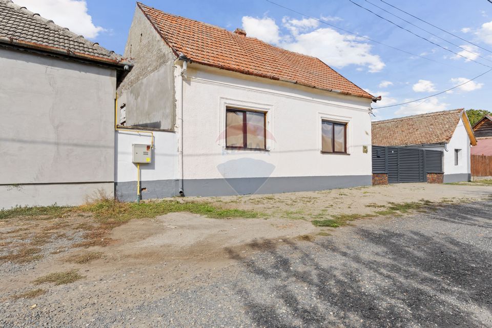 Casă renovată recent, zona centrală Pecica