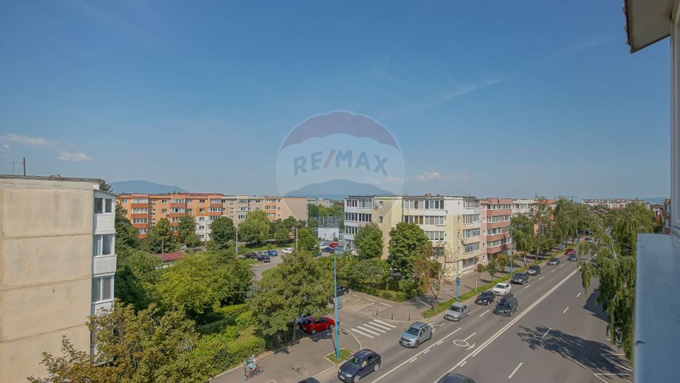 3 room Apartment for sale, Tractorul area