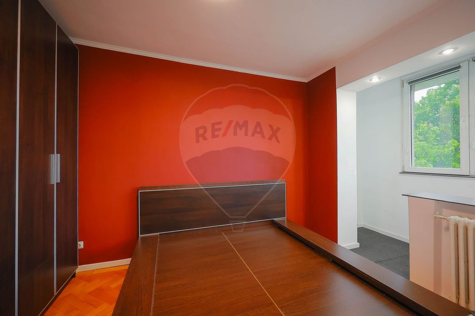 Apartament cu 3 camere de vânzare – ultracentral, vedere panoramică