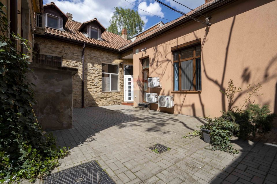 De vânzare casă cu 6 camere, ultracentral – str. Moscovei