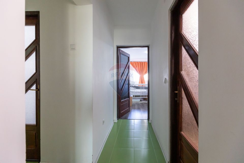 Apartament cu 3 camere de vânzare în zona Ultracentral