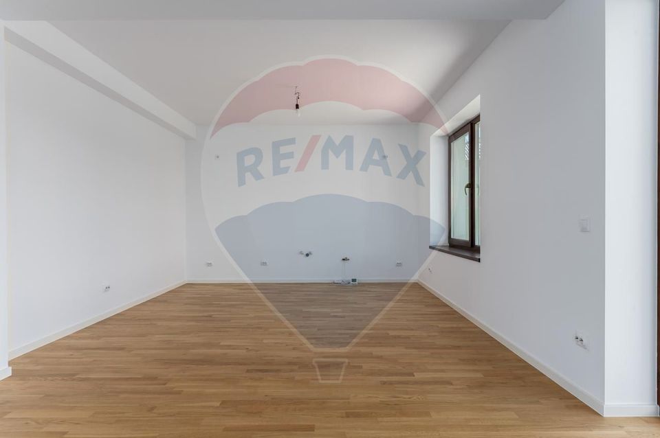 Vilă frumoasa cu 5 camere, 700 mp currte si pompa de caldura - Saftica