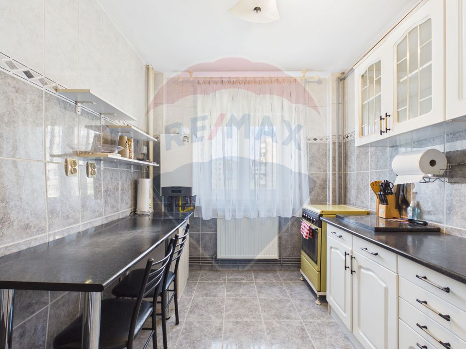 Apartament 3 camere, decomandat de vânzare în zona Aparatorii Patriei