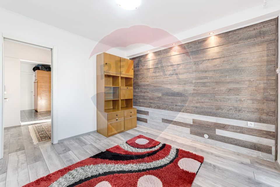 Apartament cu 3 camere de vanzare, zona Aurel Vlaicu
