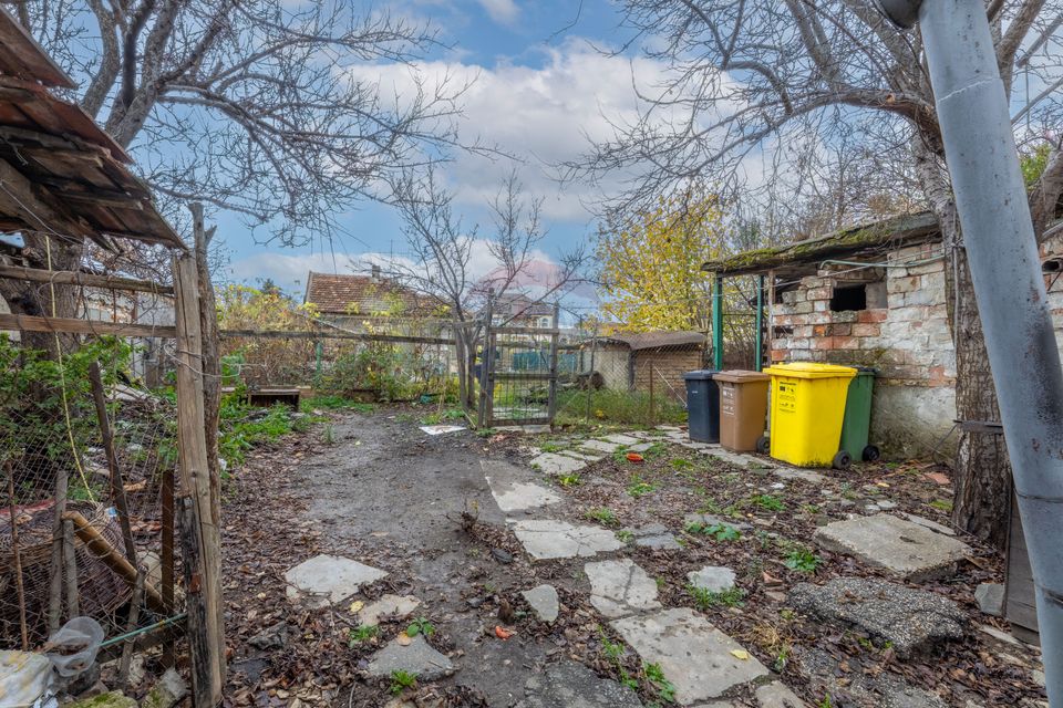 Casa cu teren 454 mp - zona Uta