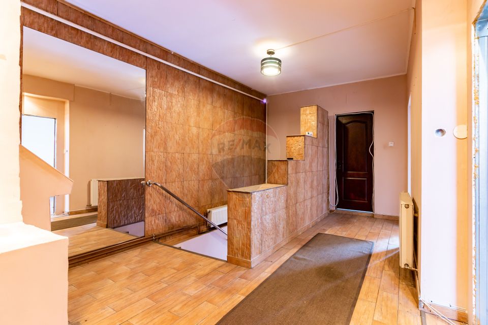 Apartament cu 4 camere, in vila in zona Titulescu, metrou, parc
