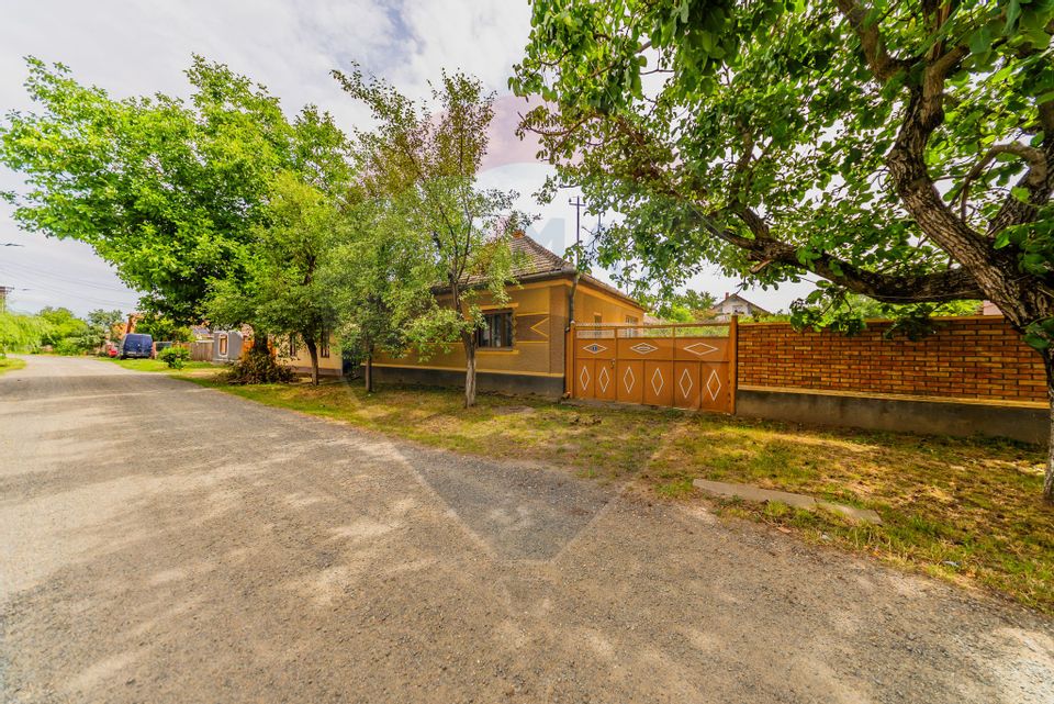 Casă cu 4 camere și teren 540 m în Pecica – Zonă excelentă