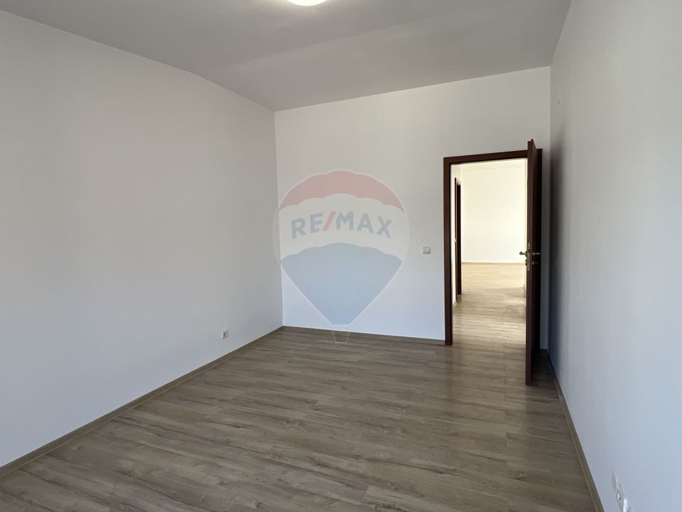 La inchiriat apartament 3 camere si parcare in Voluntari