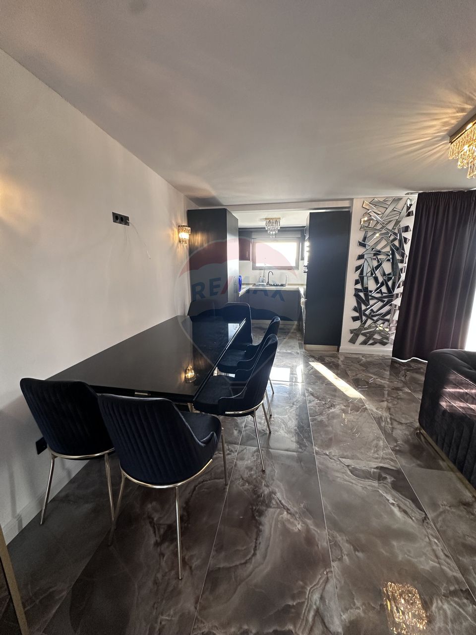 Apartament cu 4 camere de vânzare