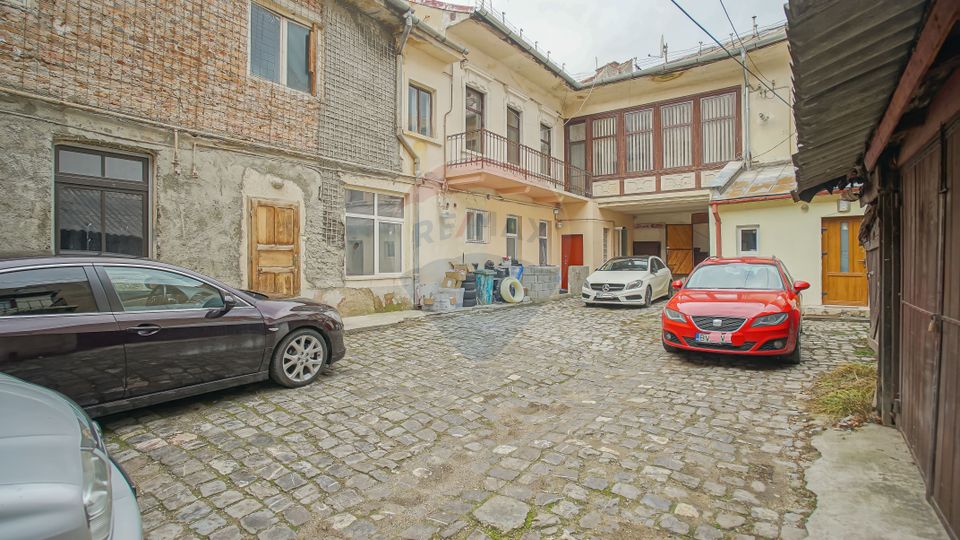 Investiție Centrul Istoric! Apartament 4 camere, 2 băi, 2 intrări