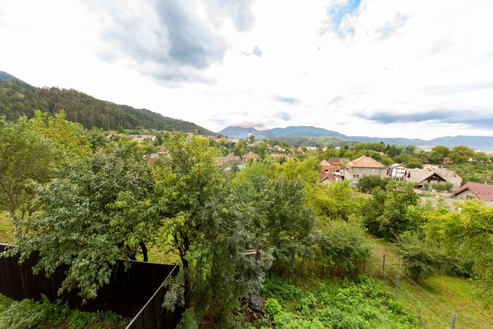 Duplex spațios – oportunitate pentru dezvoltatori sau două familii