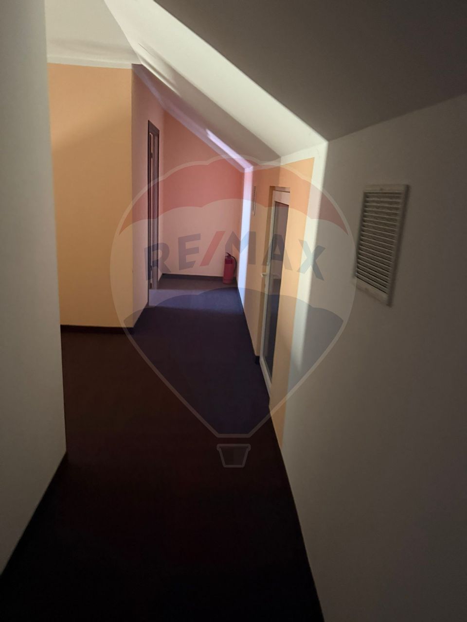 Pensiune cu 23 camere de vânzare in Mamaia Sat