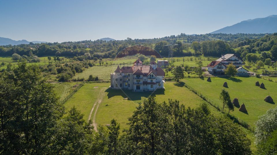 Building with medieval architecture, with multiple destinations