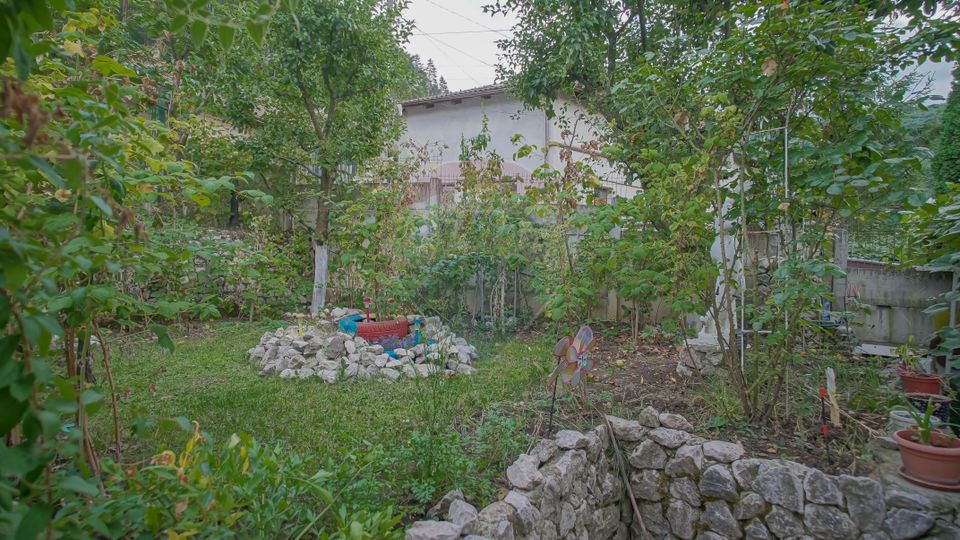 De vanzare vilă cu 5 camere, curte și garaj, în Șchei