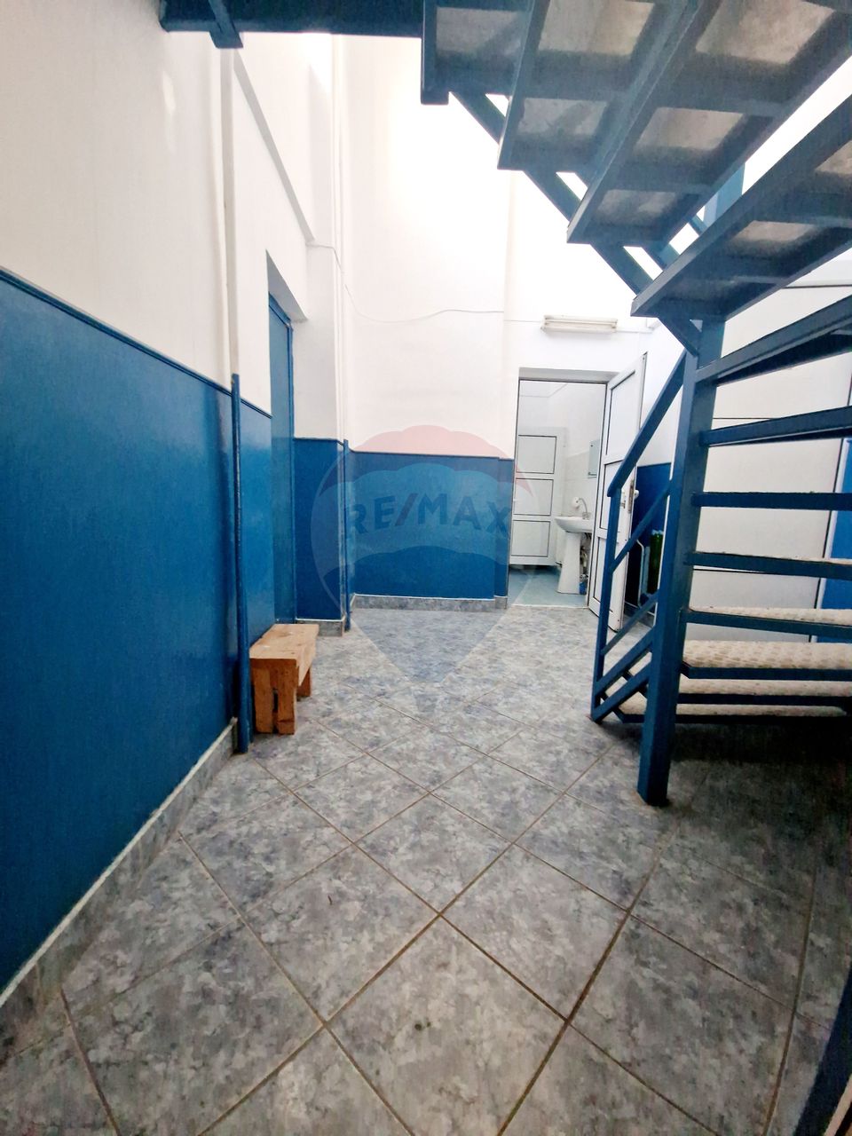 327sq.m Commercial Space for sale, Maratei area