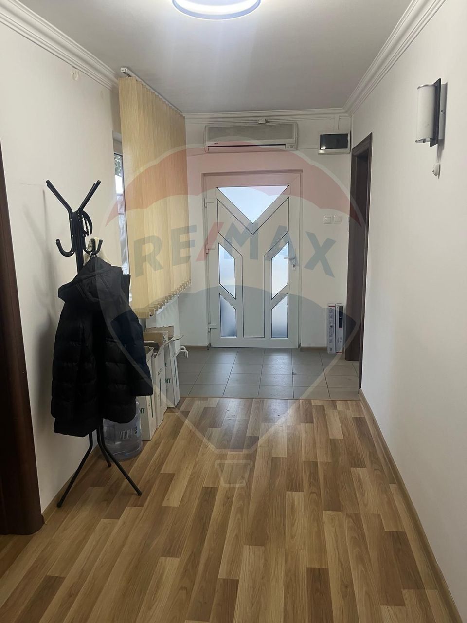 Casă / Vilă cu 4 camere de închiriat în zona Andrei Muresanu