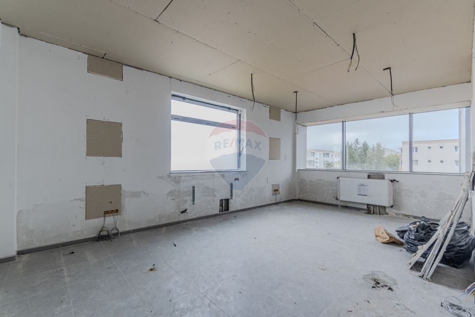 Cladire de 902 mp utili de vânzare, zona Grivitei - DN 13, COMISION 0