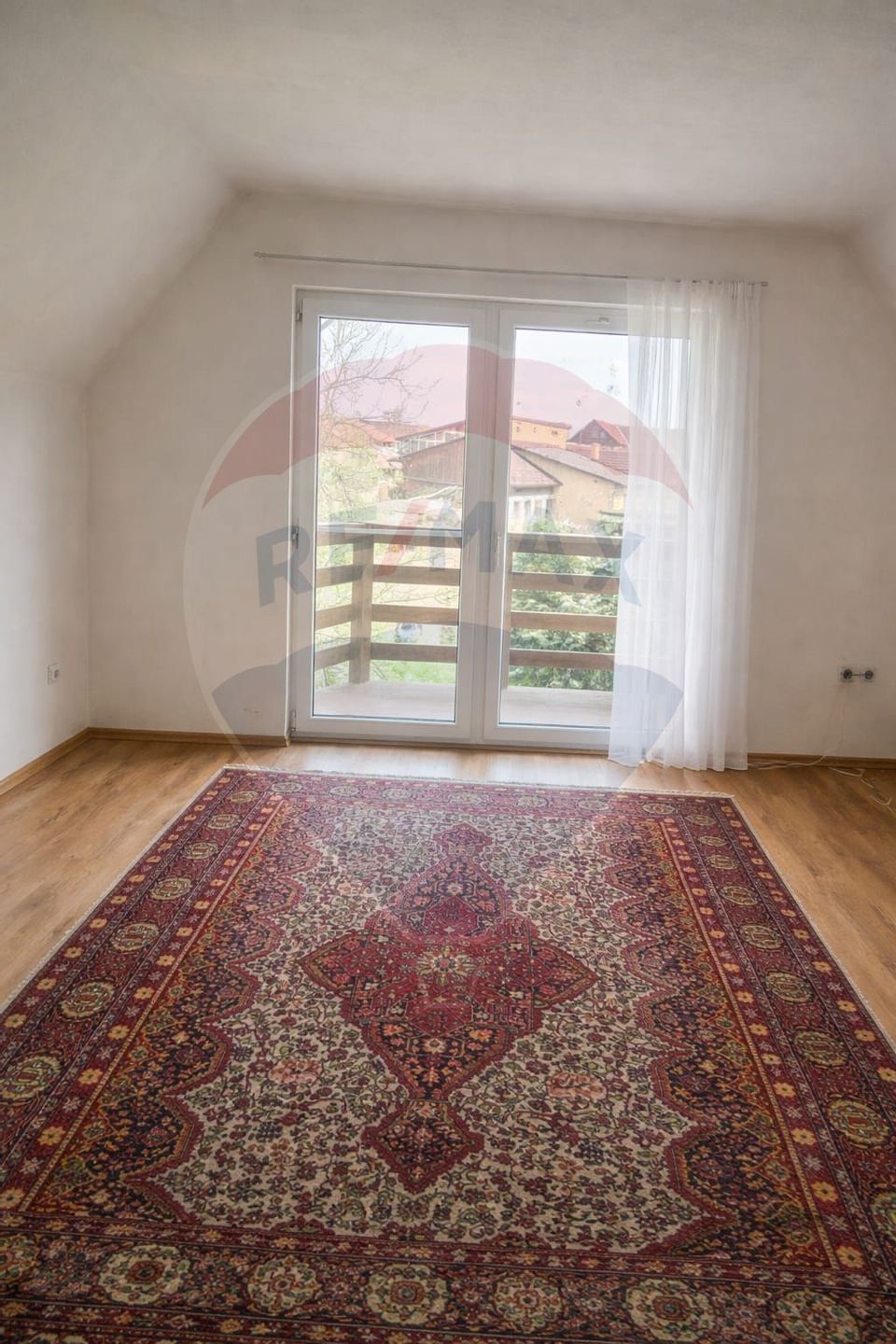 Casă / Vilă 5 camere, curte amenajată, mutare imediata