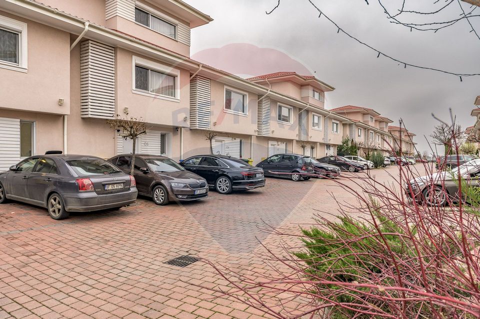 Vila in complex rezidential, multiple locuri joaca & piscina