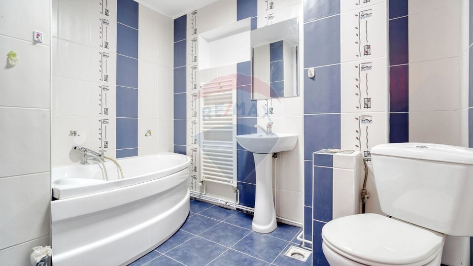 REZERVAT! Apartament generos, 6 camere, 3 băi, str Castelului