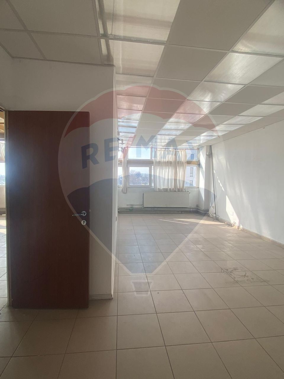 DE INCHIRIAT Spații comerciale intre 190-1500 mp în Sectorul 1