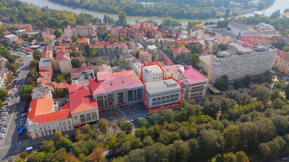 Cladire unica cu destinatii multiple de vanzare Ultracentral Arad