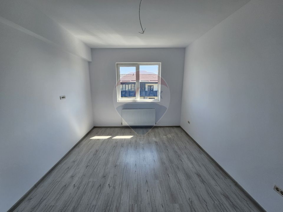 Apartament 4 camere 115.7 mp cu terasa , loc parcare si boxa demisol