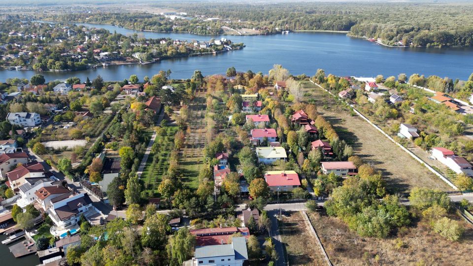Vila 474 mp utili deschidere direct lac Snagov 1250 mp teren