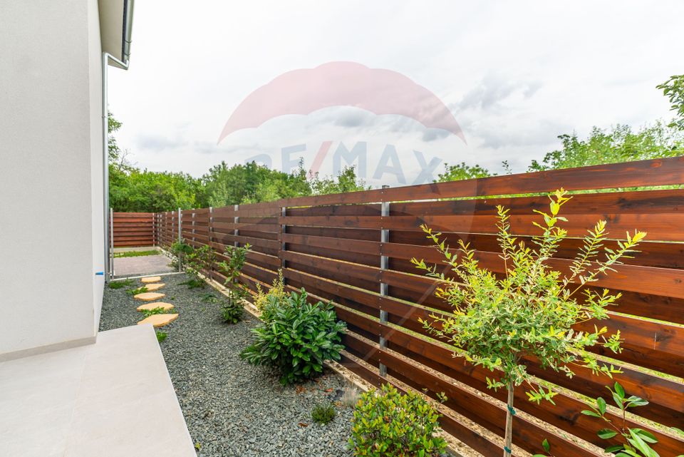 Casă elegantă și spațioasă – în complex privat, zona centrală Arad