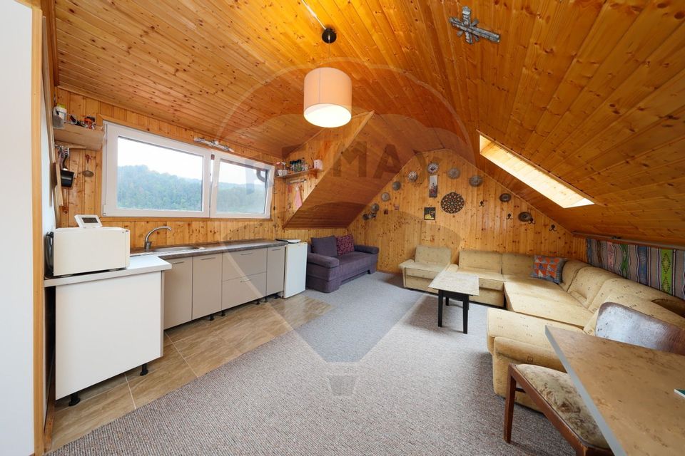 Casă cu 3 camere de vânzare în zona Schei