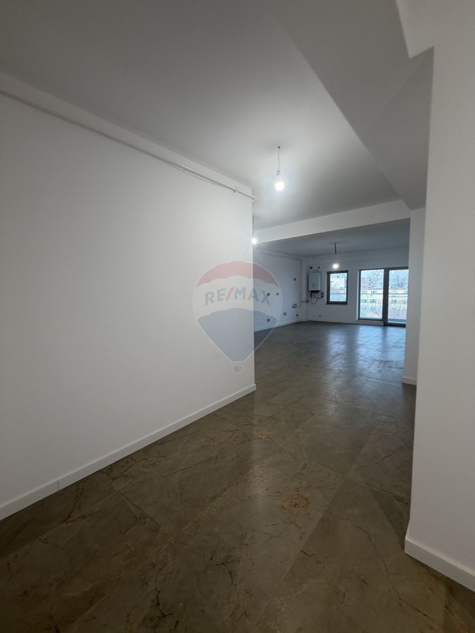 3 camere, Central, bloc nou, etaj 2, lift