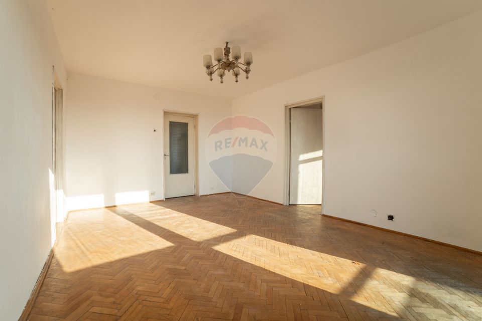 De vânzare apartament 3 camere, zona Consiliul Județean Arad