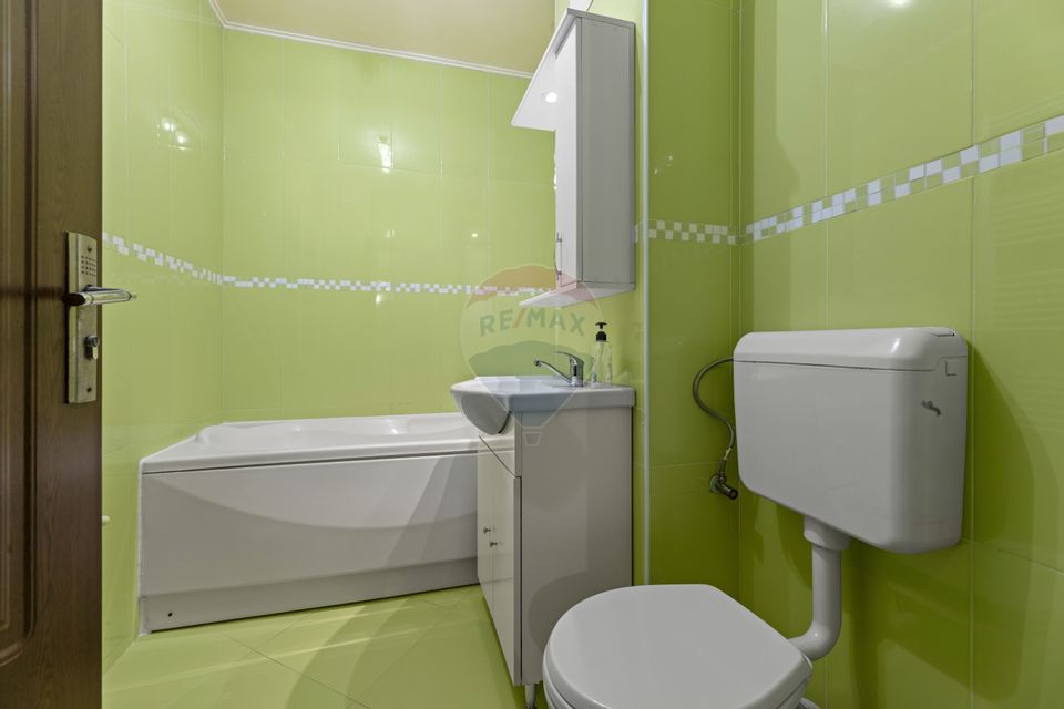 Apartament 3 camere de închiriat, 2 băi, balcon, Bdul. Revoluției