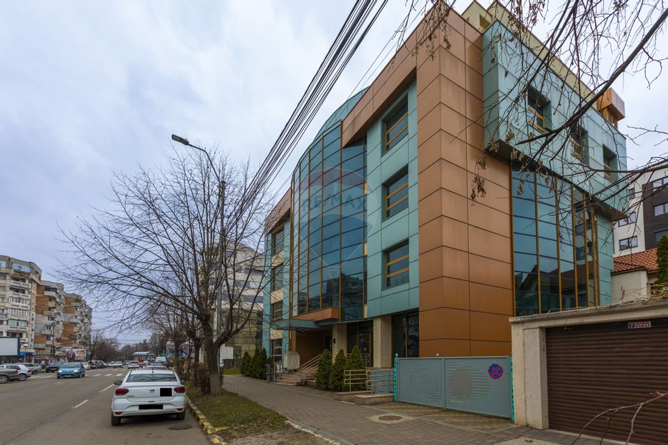 Prime Central Building in Bacău – Perfect for Corporate Offices