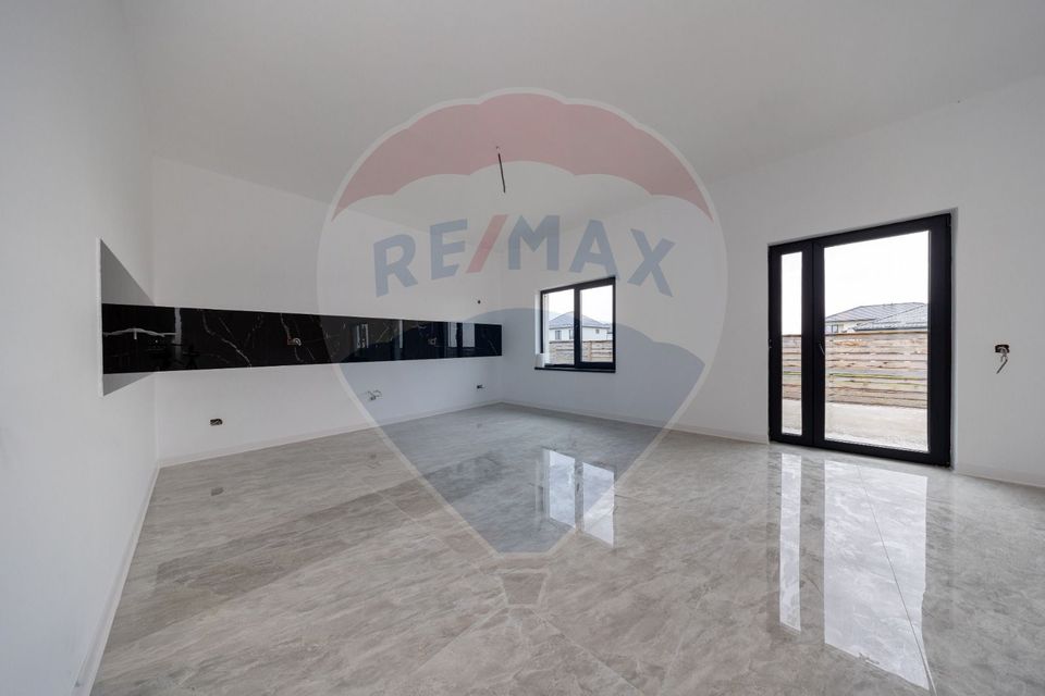 Casă spațioasă de vânzare | 4 camere | 120 mp util - 500 mp teren