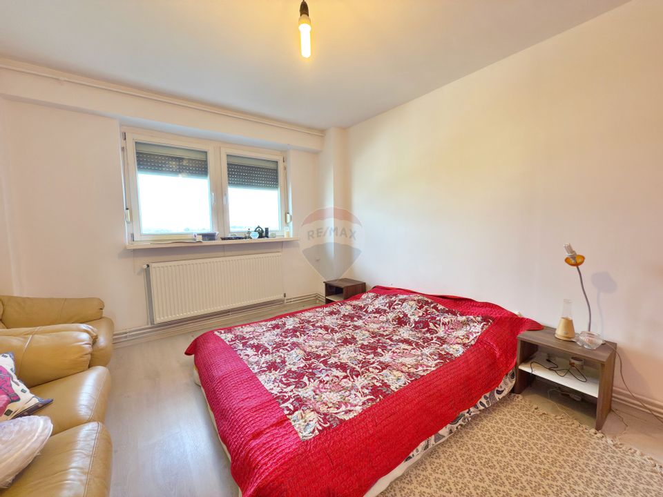 Apartament cu 4 camere de vânzare în zona Aurel Vlaicu