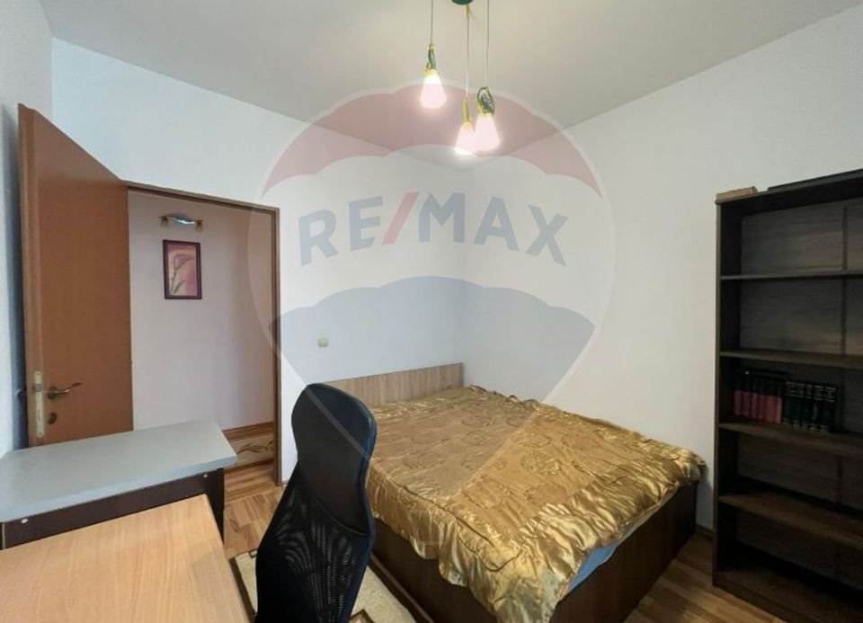 Apartament spațios-3 camere-la curte în Turnișor-Inchiriere