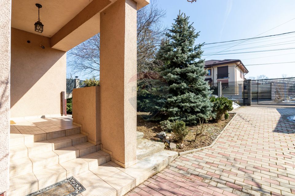 Villa for sale at the entrance to Mogosoaia, between two forests, lake