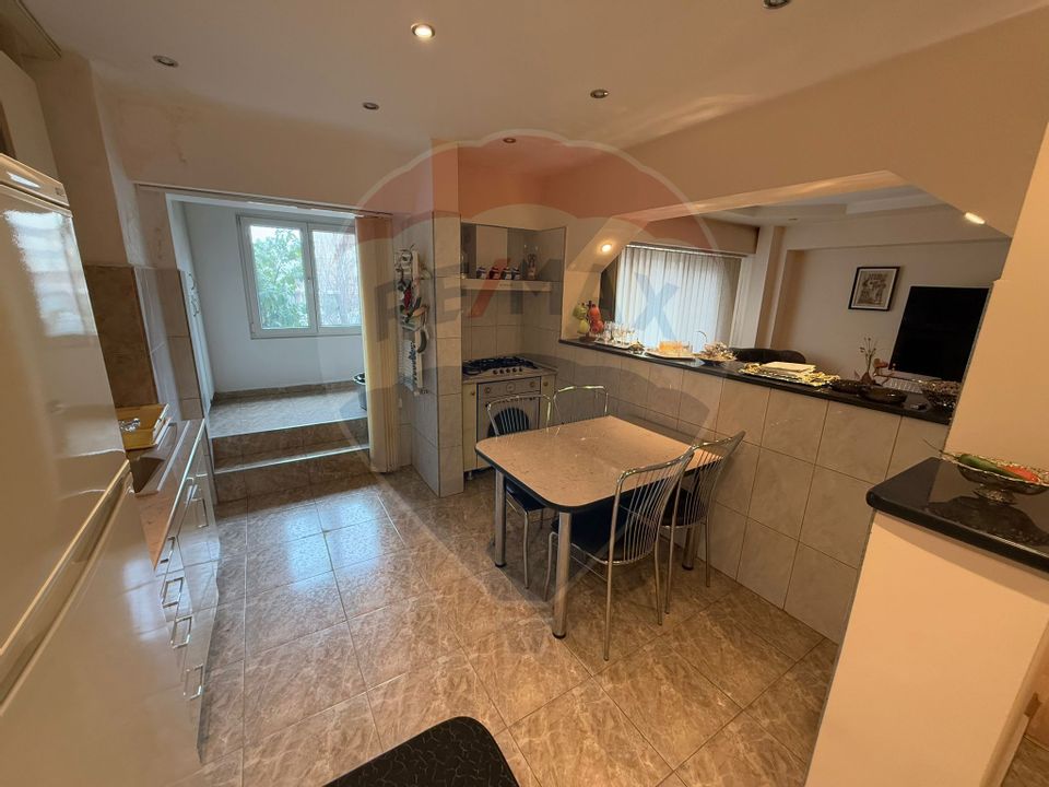 Apartament cu 4 camere de închiriat în zona Dacia