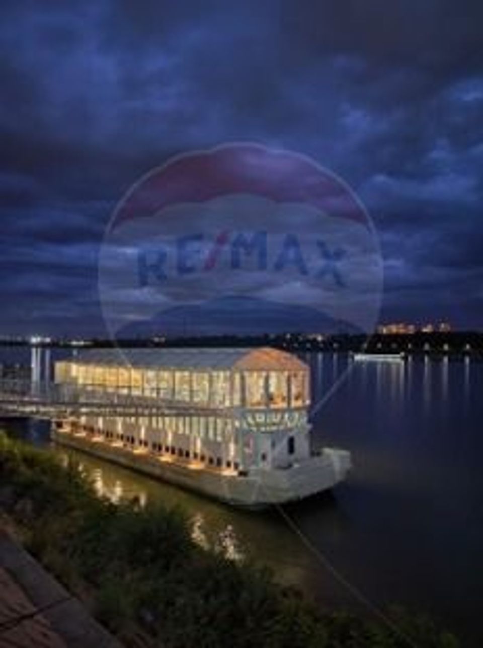 De vanzare Restaurant exclusivist pe apa - afacere la cheie