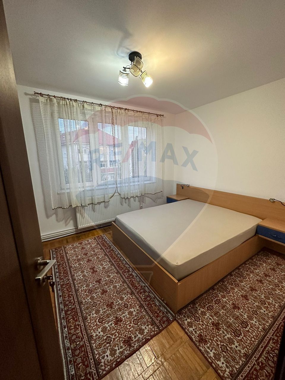 Apartament cu 2 camere de închiriat în zona Central