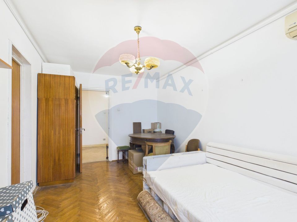 Apartament cu 3 camere în zona – 1 Mai / Domenii