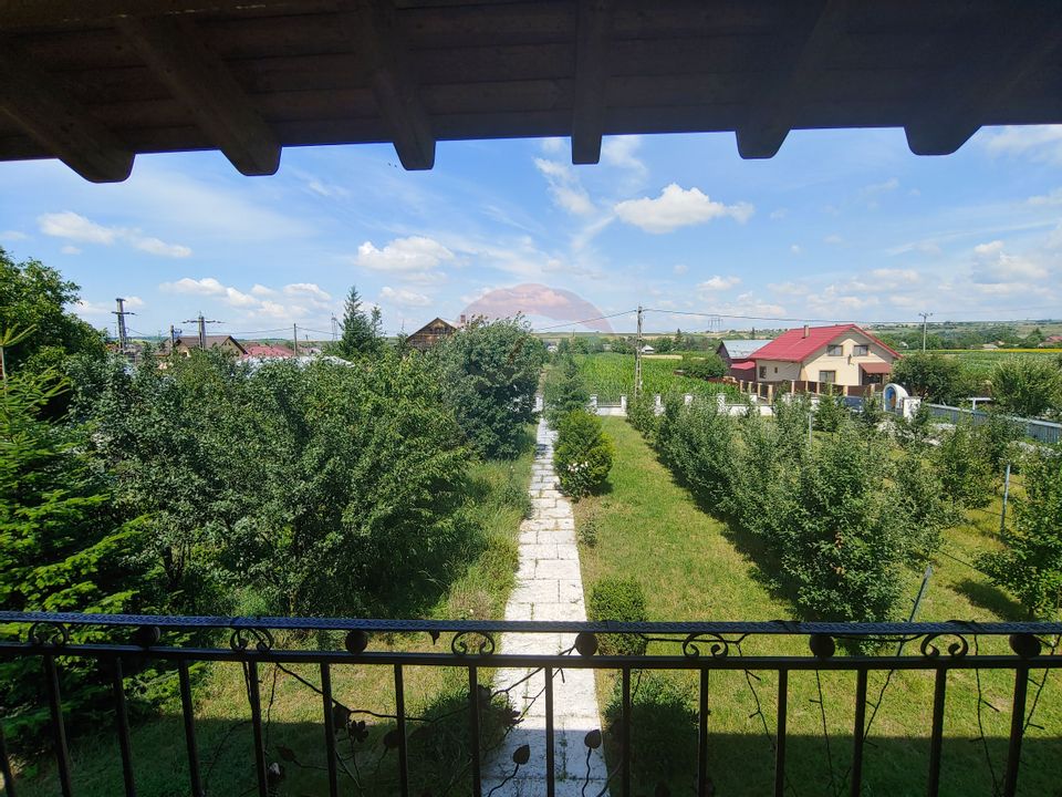 Casă / Vilă de lux cu 5 camere de vânzare în Vadu Moldovei, Suceava