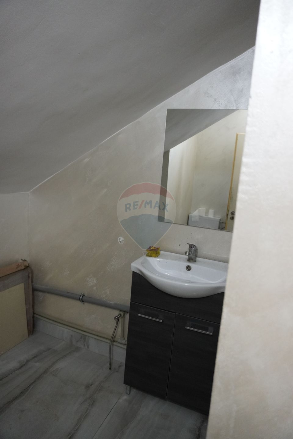 65sq.m Commercial Space for rent, Central area