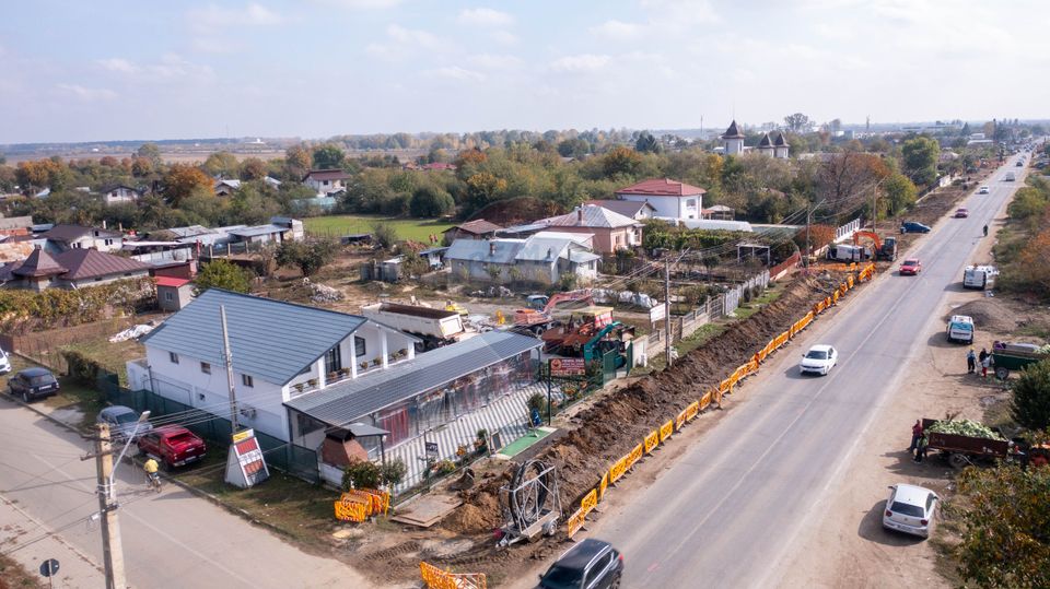 Vanzare  casa cu restaurant, terasa si teren intravilan liber - Titu